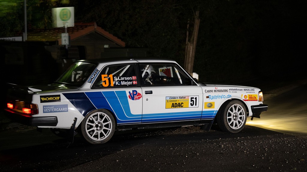 Kurt Mejer og Steen Kjær Larsen kørte gode tider i de mørke timer fredag aften i Cimbern Rallye 2022
(Foto: Niels Peder Terpager)